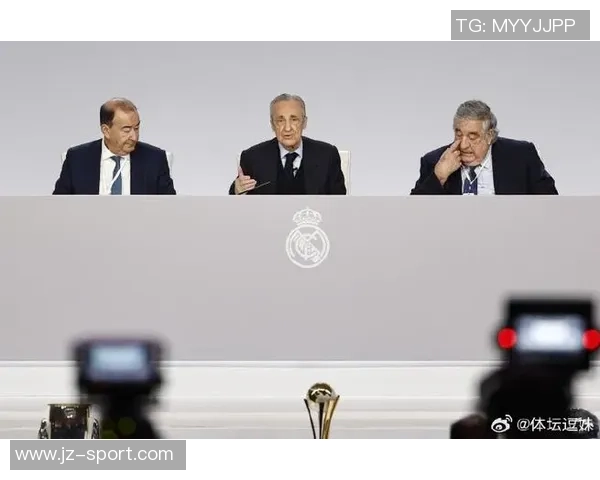 阿斯报称皇马巴萨争抢阿贾克斯19岁中场新星布尼达